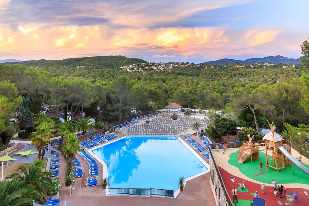 Frantheor Frejus 5 Etoiles Hotel Bagian luar foto
